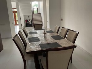 Villa, 2 queensize bedden | Dineren