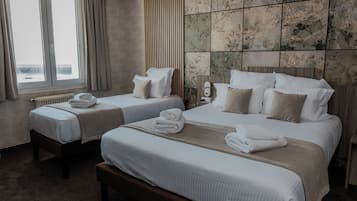 la chambre triple vue sur mer | Skrivebord, lydisolert og wi-fi (inkludert)