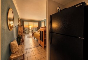 Tabla de planchar con plancha, wifi y ropa de cama 