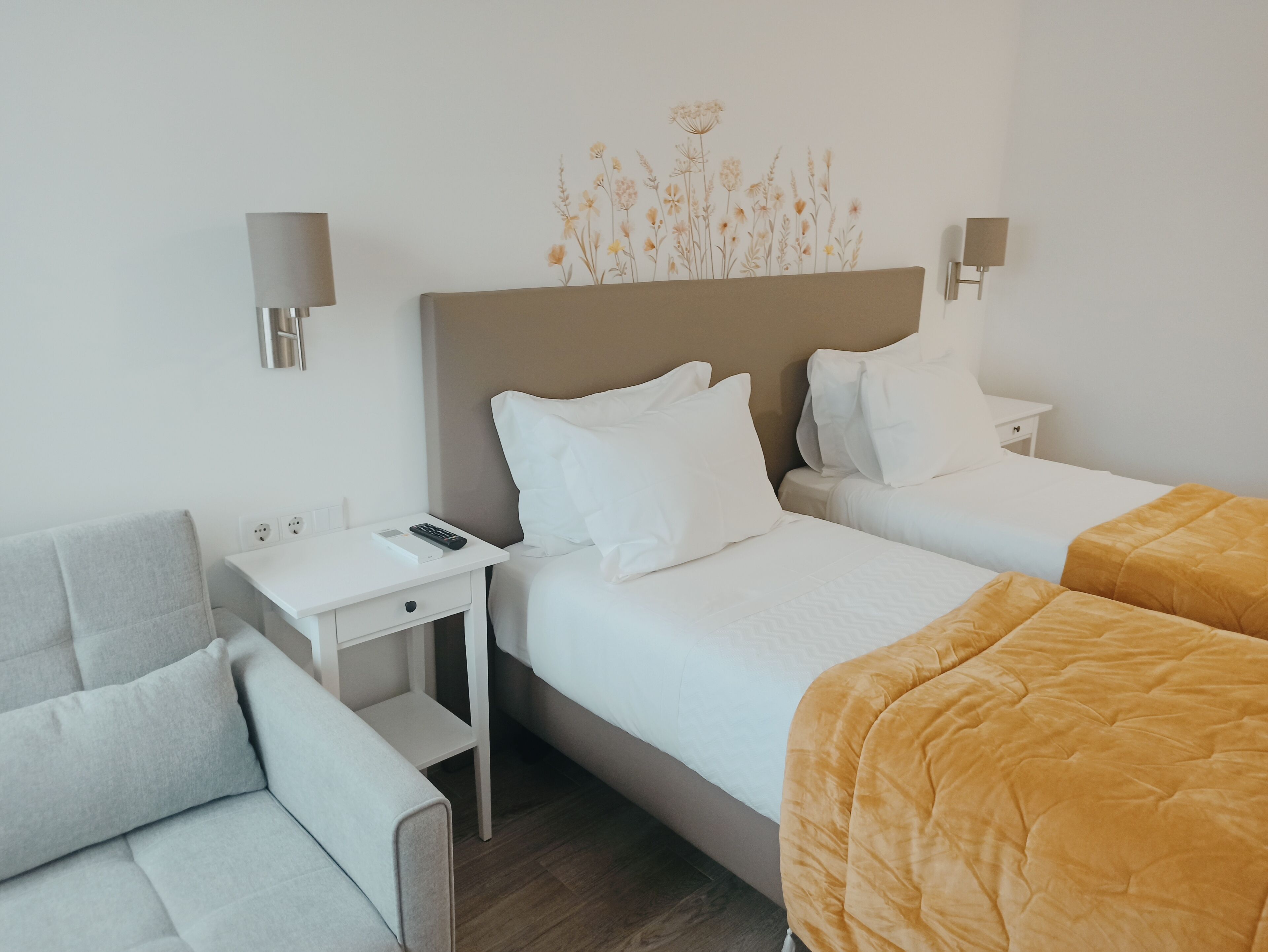 豪華雙床房 | 隔音、免費 Wi-Fi、床單