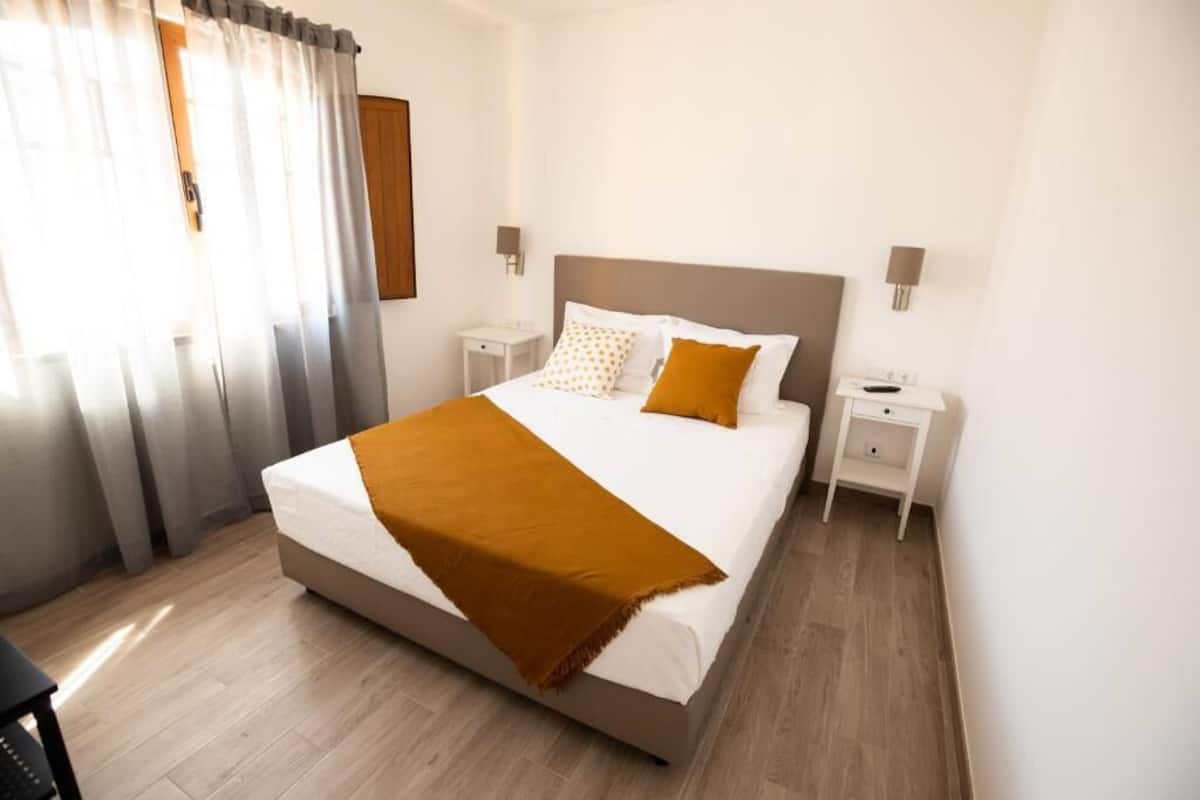Basic Double Room | 1 bedroom, soundproofing, free WiFi, bed sheets
