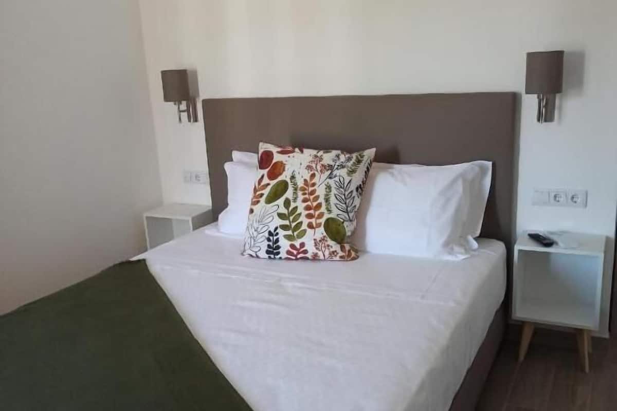 Suite | 1 bedroom, soundproofing, free WiFi, bed sheets
