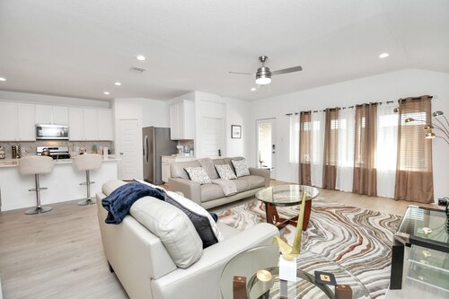 Rammies Exquisite Home With Pool Access 