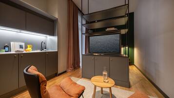 Standard Studio | In-room safe, blackout drapes, soundproofing, free WiFi