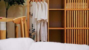 Comfort Double Room, 1 Double Bed, Non Smoking | Laptop workspace, blackout curtains, free WiFi, bed sheets