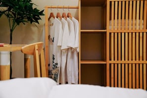 Comfort Double Room, 1 Double Bed, Non Smoking | Laptop workspace, blackout drapes, free WiFi, bed sheets - TOKYO E JOY INN - Nishishinjuku (Tokyo)