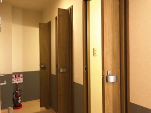 Regadera, regadera tipo lluvia, amenidades de baño gratuitas, shampoo