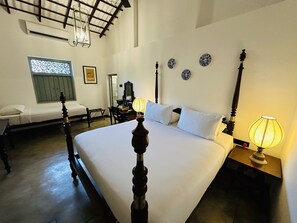 Caja de seguridad en la habitación y decoración personalizada