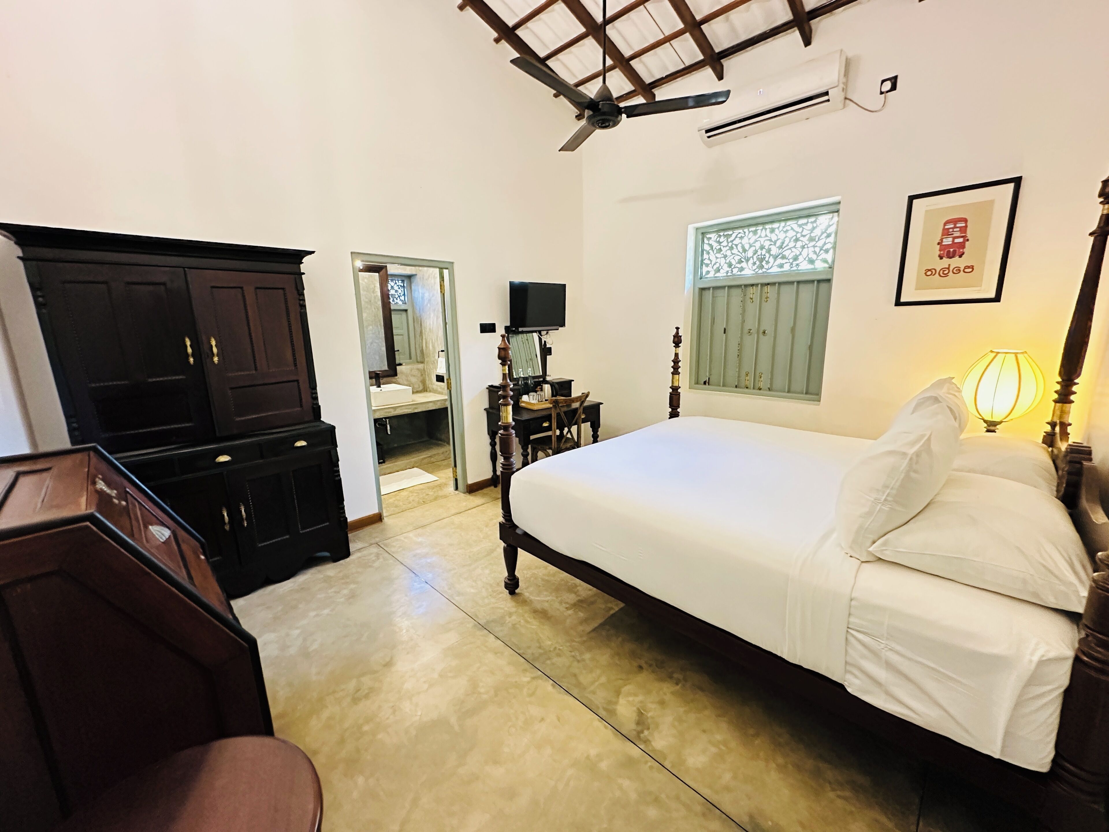 In-room safe, desk, laptop workspace, soundproofing