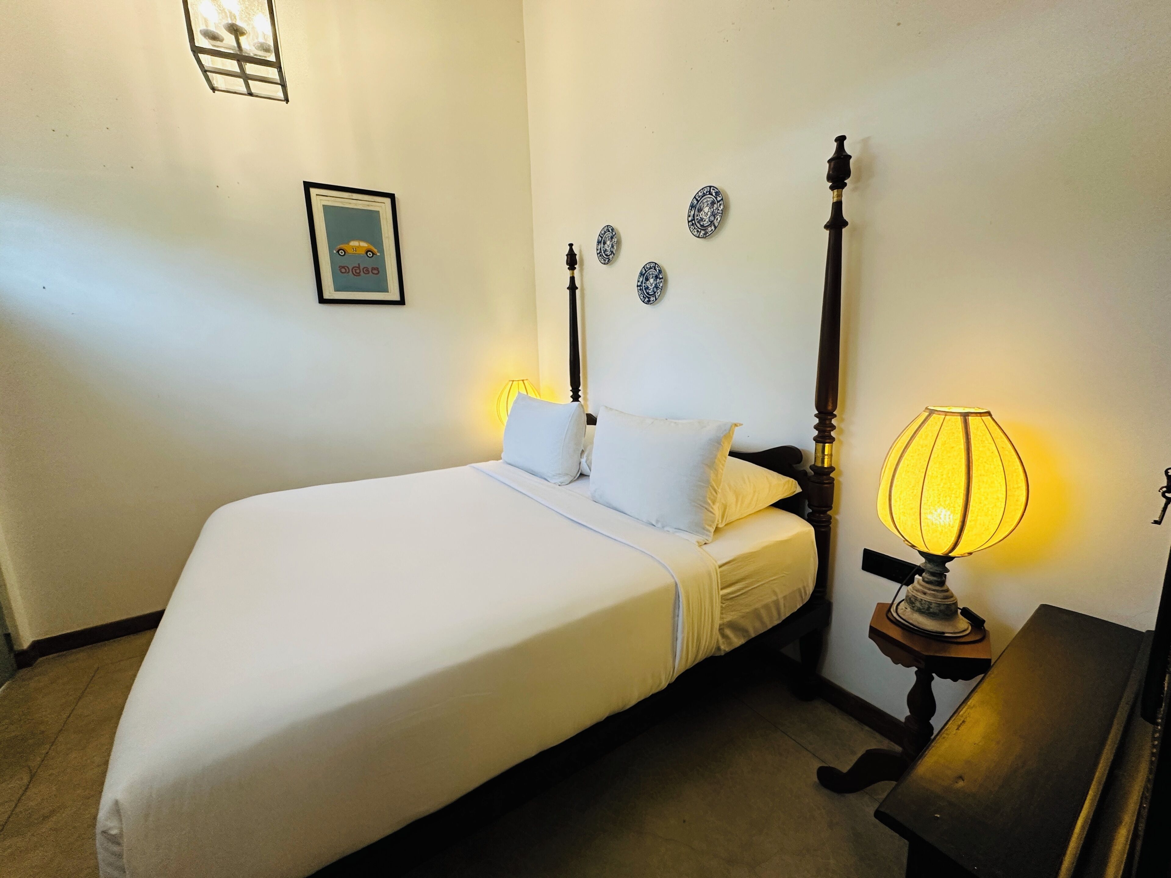 In-room safe, desk, laptop workspace, soundproofing