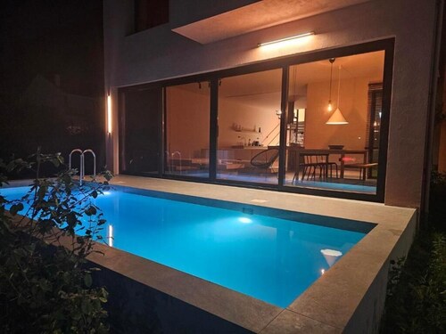 Mocha Villa "Left": Modern Sanctuary with Pool! Stay-Relax-Recharge in Preveza!