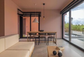 TV - Villa Left (Preveza)