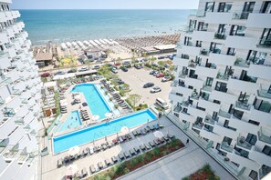 迷你吧、办公桌、笔记本电脑工作区、遮光窗帘