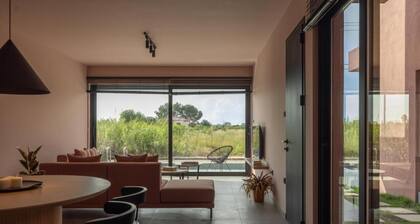 Mocha Villa "Right": Modern Sanctuary with Pool! Stay-Relax-Recharge in Preveza!