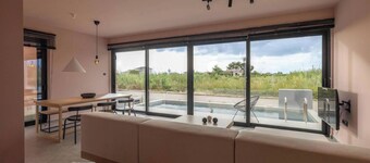 Villa Right (Amazing)