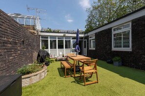 المنطقة المحيطة بالمنشأة