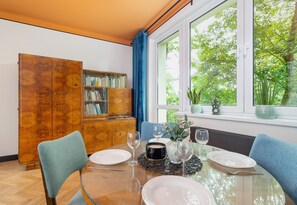 Leilighet, 1 soverom, balkong | Spiseområde på rommet