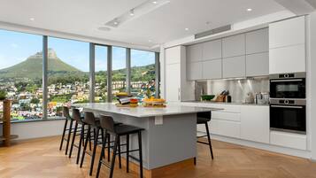 Exclusive Apartment | Private kitchen | Fridge, microwave, oven, stovetop