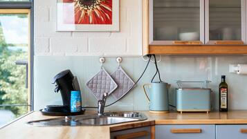 Kühlschrank, Ofen, Herdplatte, Geschirrspüler