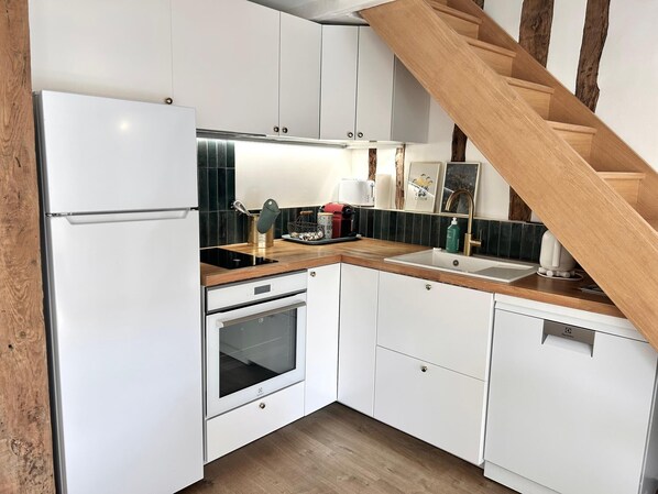 Fridge, microwave, oven, dishwasher