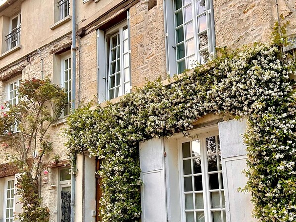 Exterior detail - Maison Duplex Downtown Abbaye avec vue unique (Senlis)