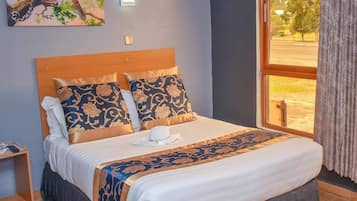 Quartos à prova de som, ferros/tábuas de passar roupa, Wi-Fi de cortesia