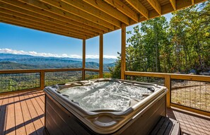 Outdoor spa tub - Elegant Cabin | Indoor Pool, Dog-Friendly (Sevierville)