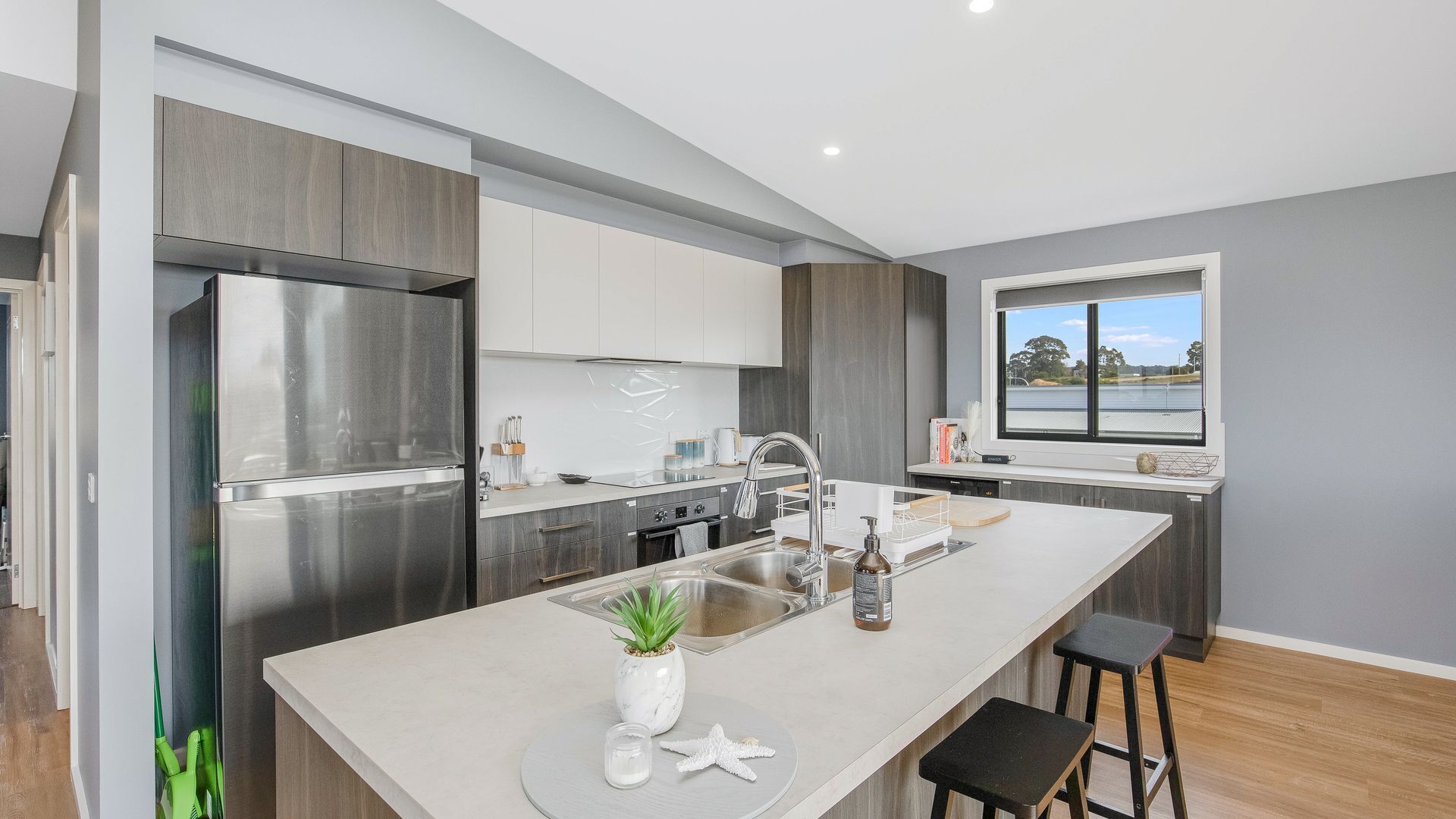 Geschirrspüler, Wasserkocher mit Kaffee-/Teezubehör