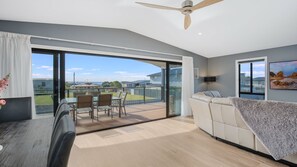 Smart TV - 42 Songlark Street Luxury newly built home (Bermagui)