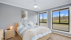 4 bedrooms, iron/ironing board, free WiFi, bed sheets - 42 Songlark Street Luxury newly built home (Bermagui)