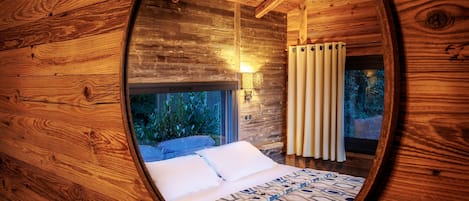 Le Refuge | Kylpyhuone | Suihku, hiustenkuivaaja, pyyhkeet