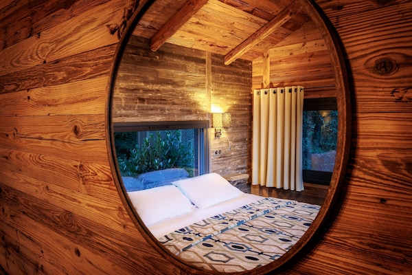 Le Refuge | Bathroom | Shower, hair dryer, towels