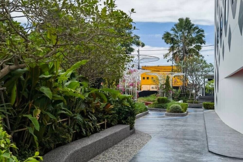 GO Hotel Chonburi at Central Chonburi