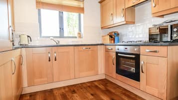 Cottage | Bếp riêng | Tủ lạnh, máy rửa bát, ấm điện, lò nướng bánh mì