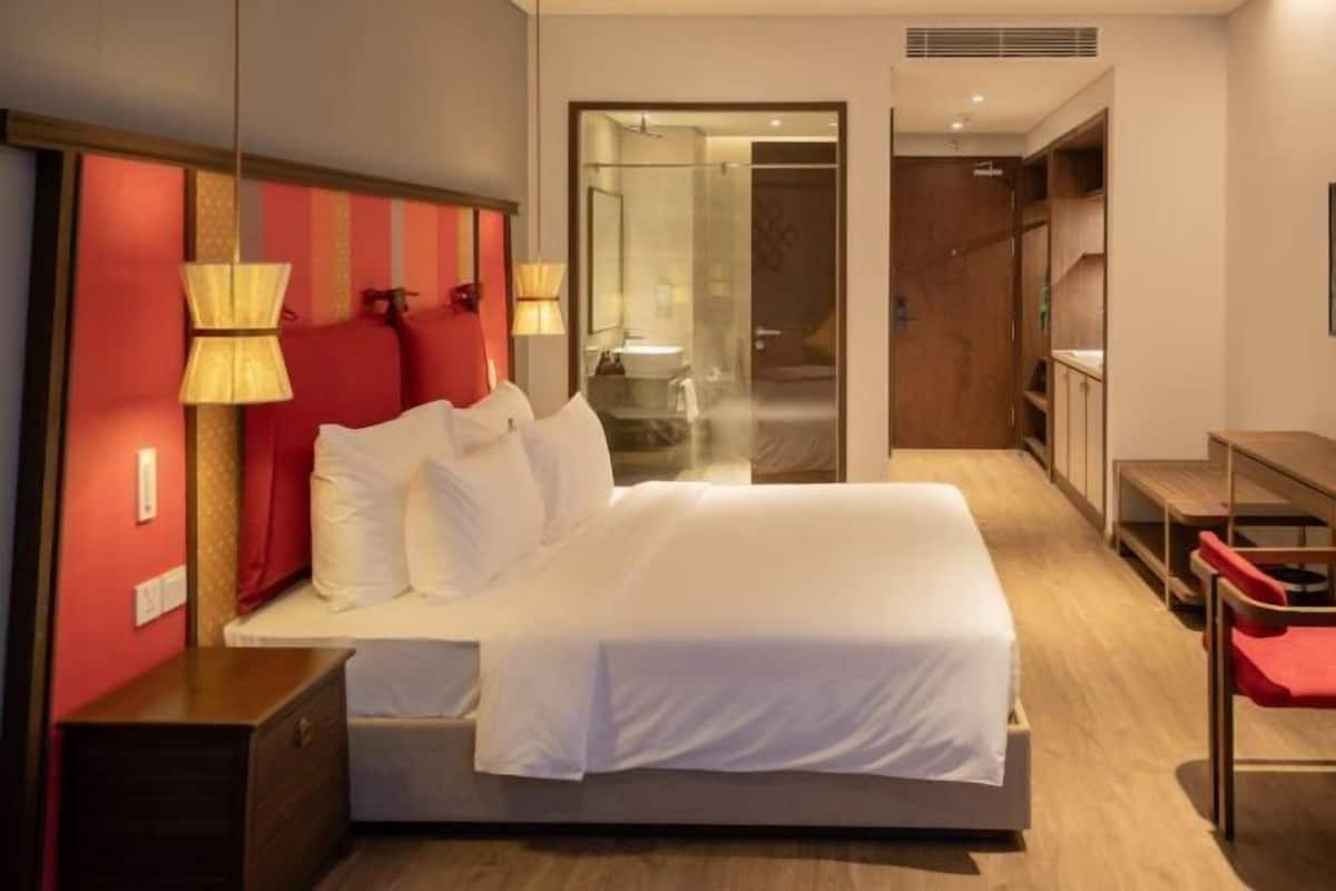 Escritorio, wifi gratis y ropa de cama