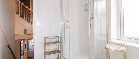 Buồng tắm vòi sen