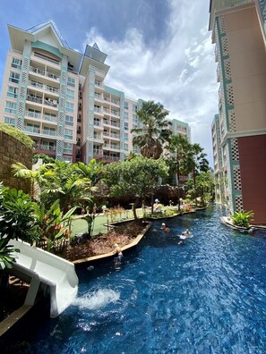 2 つの屋外プール