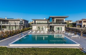 Villa | 5 bedrooms - Sara in Ka Telir With 5 Bedrooms and 5 Bathrooms (Kastelir-Labinci)