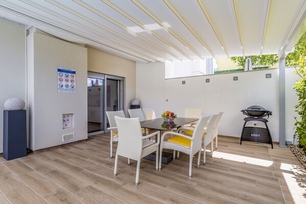 Villa | 3 bedrooms - Antonela in Malinska (Malinska-Dubasnica)