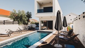 4 bedrooms - Nola in Vodice With 4 Bedrooms and 2 Bathrooms (Vodice)