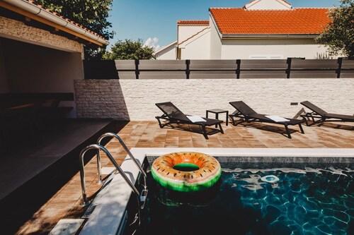 Nola in Vodice With 4 Bedrooms and 2 Bathrooms