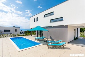 Villa | 4 bedrooms - Lea Magdalena in Kermeni i Krk (Malinska-Dubasnica)