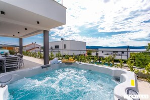 Villa | 4 bedrooms - Lea Magdalena in Kermeni i Krk (Malinska-Dubasnica)