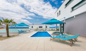 Villa | 4 bedrooms - Lea Magdalena in Kermeni i Krk (Malinska-Dubasnica)