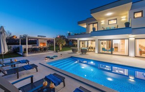 Villa, Smoking | 4 bedrooms - Frani in Pore With 4 Bedrooms and 4 Bathrooms (Porec)