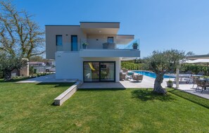 Villa | 4 bedrooms - Frani in Pore With 4 Bedrooms and 4 Bathrooms (Porec)
