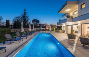 Villa, Smoking | 4 bedrooms - Frani in Pore With 4 Bedrooms and 4 Bathrooms (Porec)