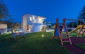Villa, Smoking | 4 bedrooms - Frani in Pore With 4 Bedrooms and 4 Bathrooms (Porec)
