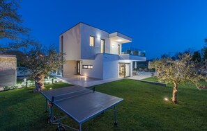 Villa, Smoking | 4 bedrooms - Frani in Pore With 4 Bedrooms and 4 Bathrooms (Porec)