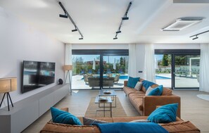 House, Smoking | 4 bedrooms - Frani in Pore With 4 Bedrooms and 4 Bathrooms (Porec)
